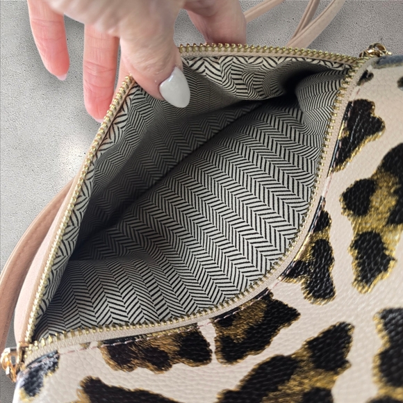 Jen & Co Tara Crossbody with Tassel Zippers And Wristlet Strap - Picture 5 of 10